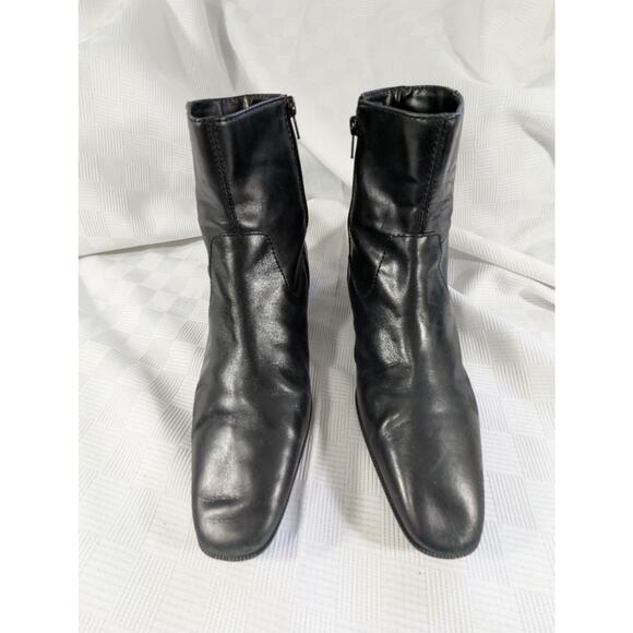 TALBOTS! FINE BLACK GENUINE LEATHER STUDDED HEEL NIPPED TOE ANKLE BOOTS! SZ 8.5B - Picture 4 of 12